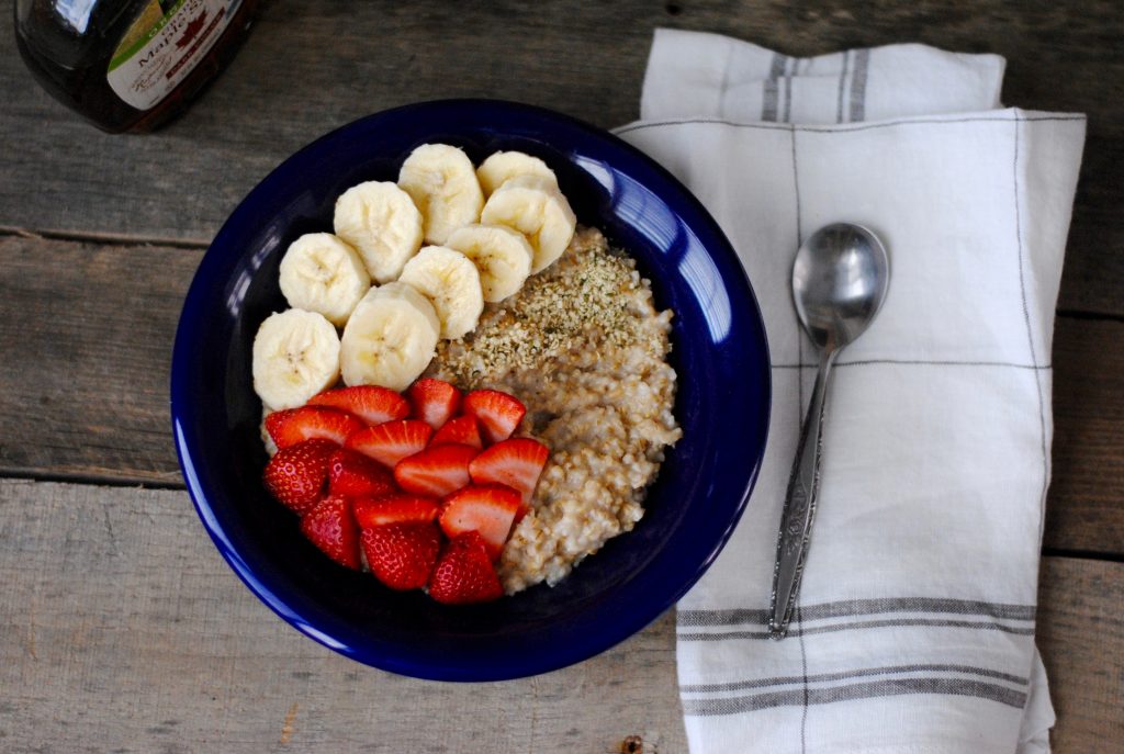 Making oatmeal is easy in the Instant Pot. Top it with ripe bananas for a nutritional punch. #instantpot #IPrecipe