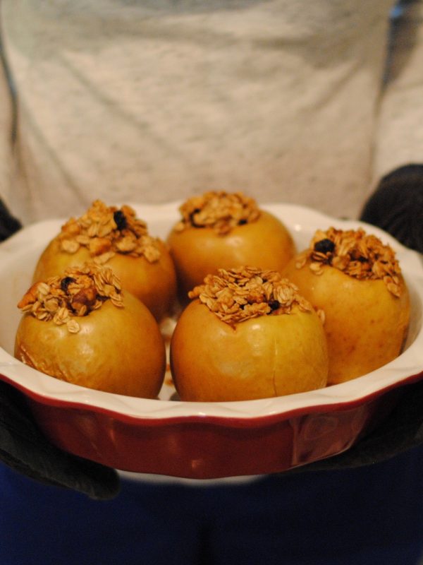 Baked Apples Stuffed with Oatmeal