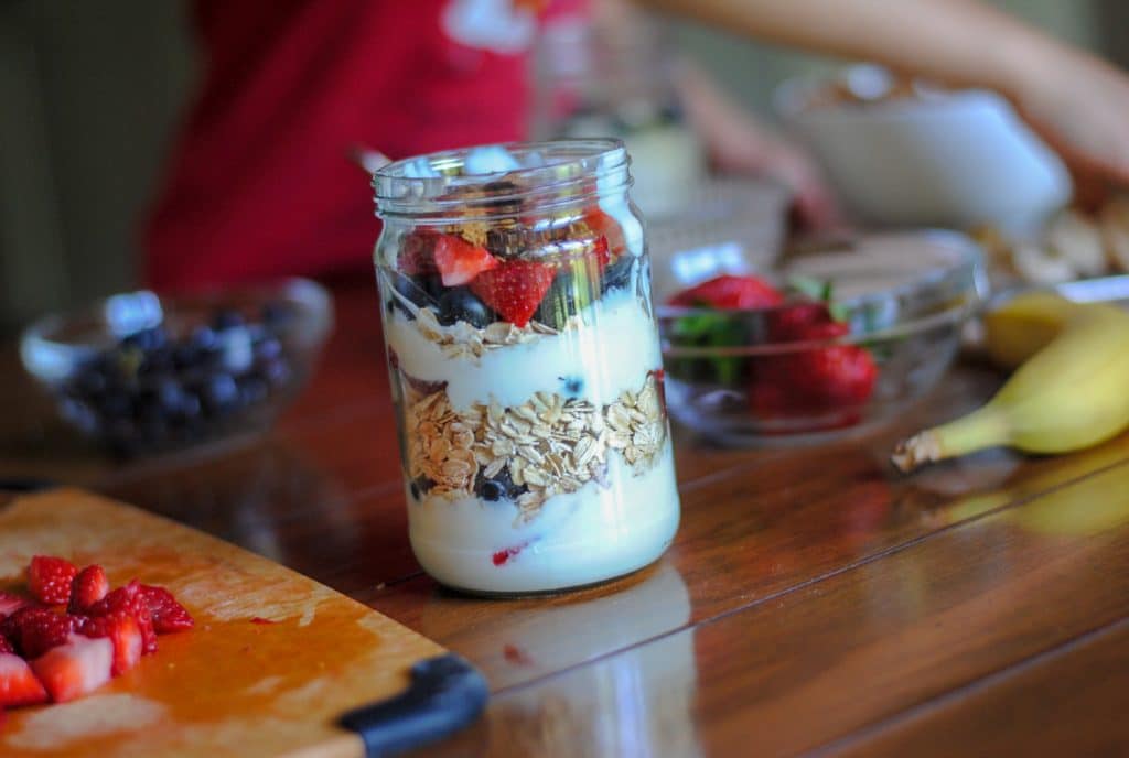 Easy recipe for kids: yogurt parfait