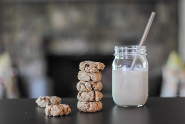 Salted chocolate chip tahini cookies - #paleo and #vegan