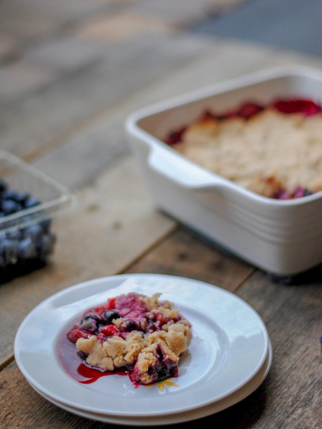 Paleo berry cobbler: a delicious grain free dessert that combines baked berries with a delicious grain-free topping. #paleodessert #vegandessert