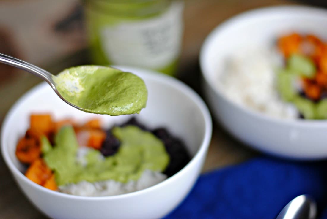 tasty easy green tahini sauce - #tahini #tahinidressing #tahinisauce