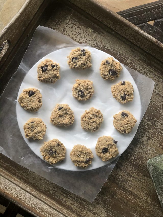 No bake raw vegan chocolate chip cookies