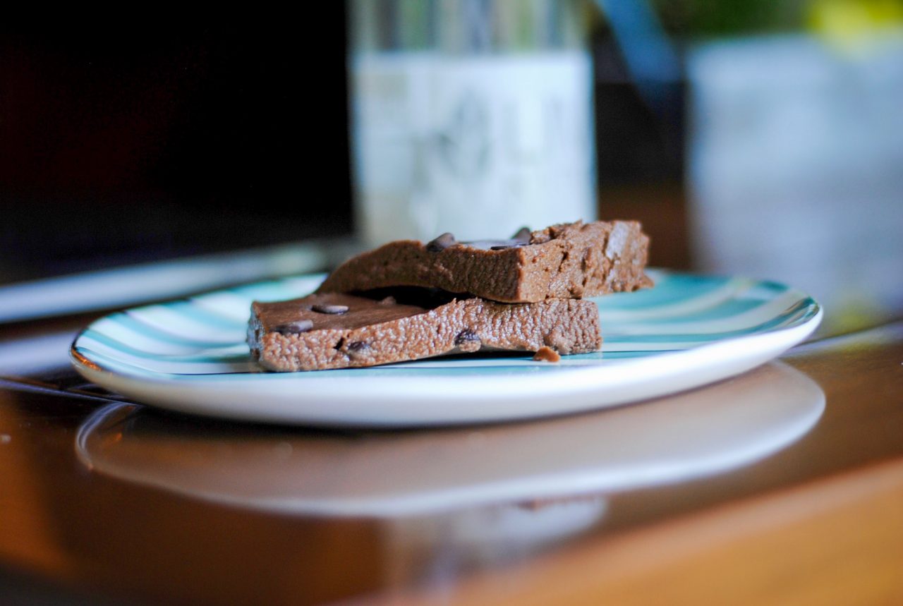 5 ingredient protein bars made with Truvani Protein Powder sitting on a plate