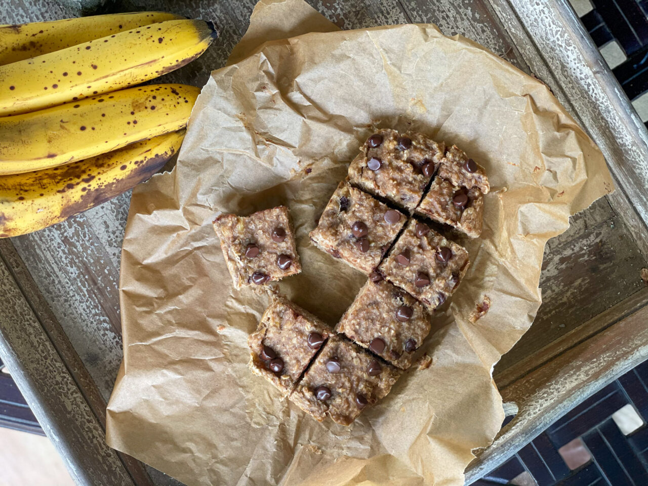 chocolate chip bars with oatmeal