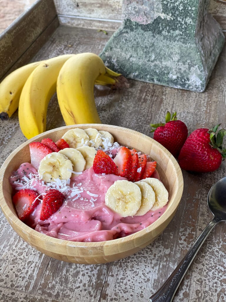 Clean and easy - bowl of strawberry banana smoothie with toppings