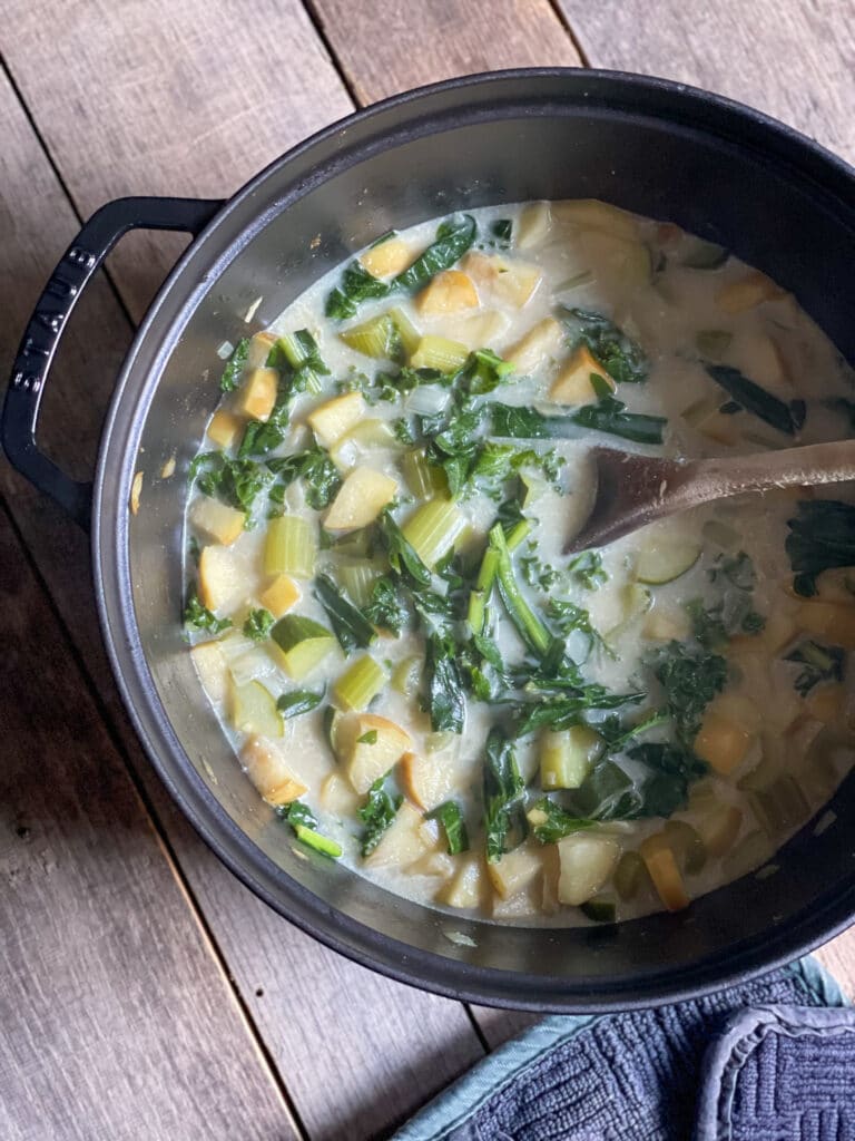 cooking healthy detox green soup